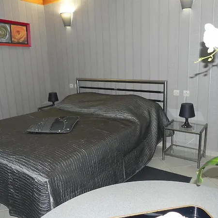 Les Charmilles Nocleg ze śniadaniem 3*